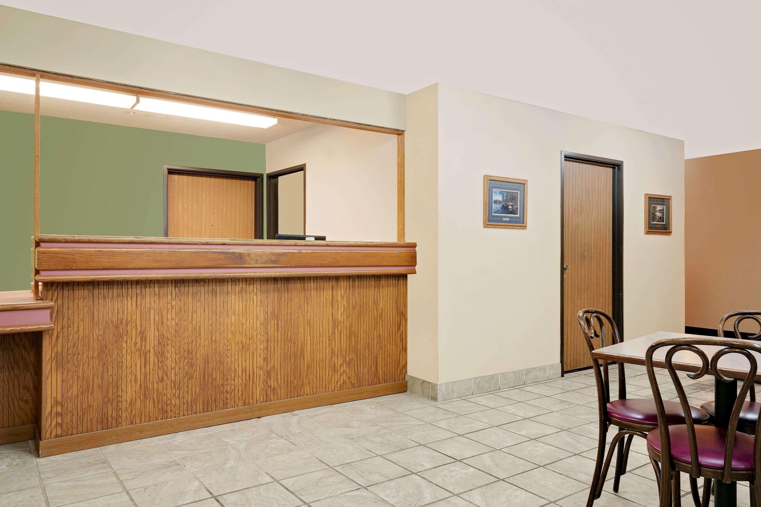ホテル Super 8 By Wyndham クロケー エクステリア 写真