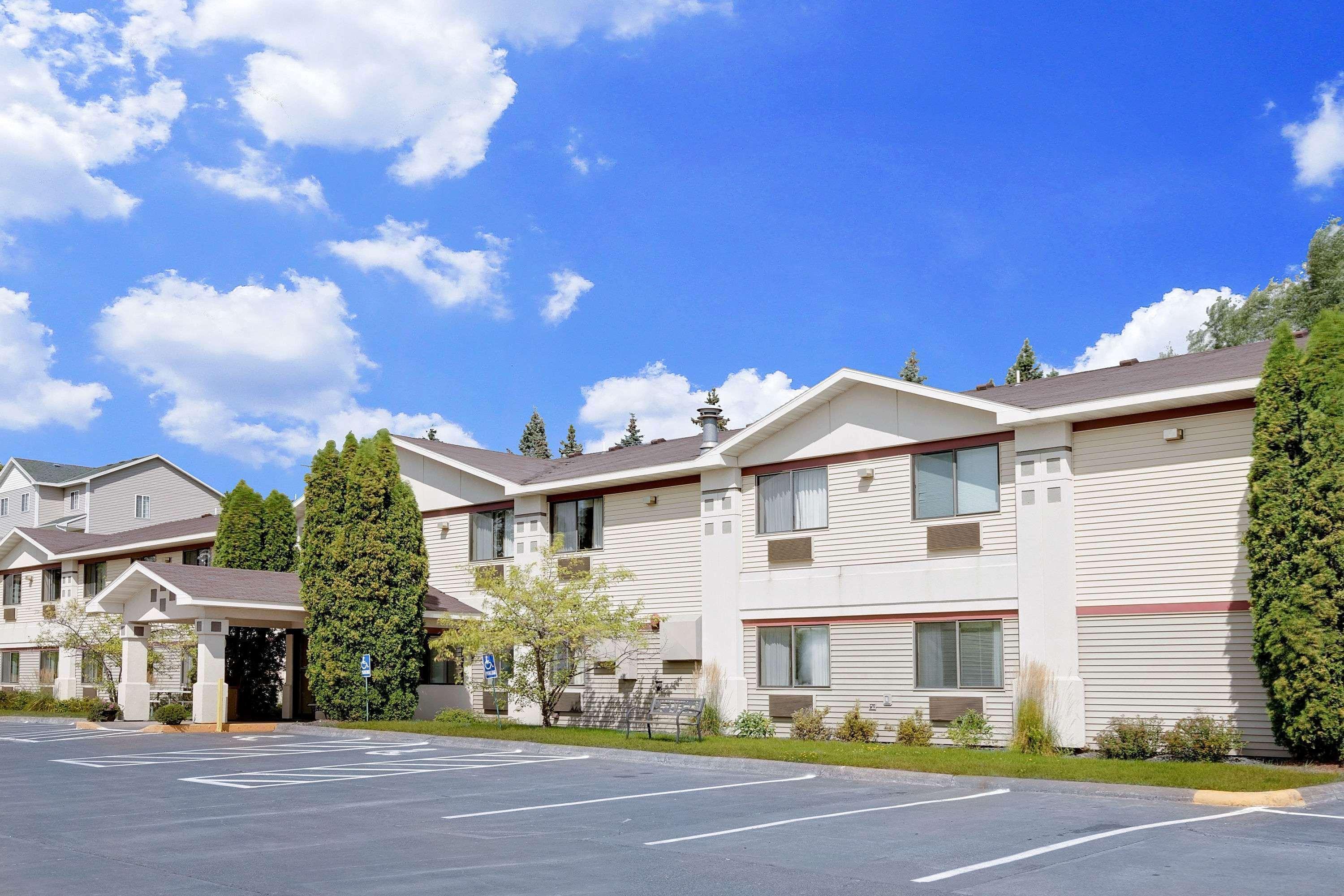 ホテル Super 8 By Wyndham クロケー エクステリア 写真